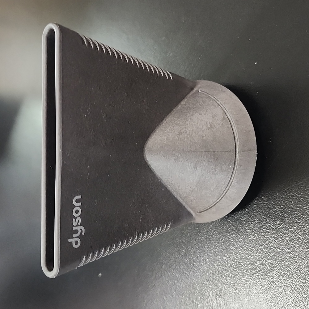 Dyson professional concentrator